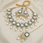 Noor-e-Kundan Pearl Choker Set